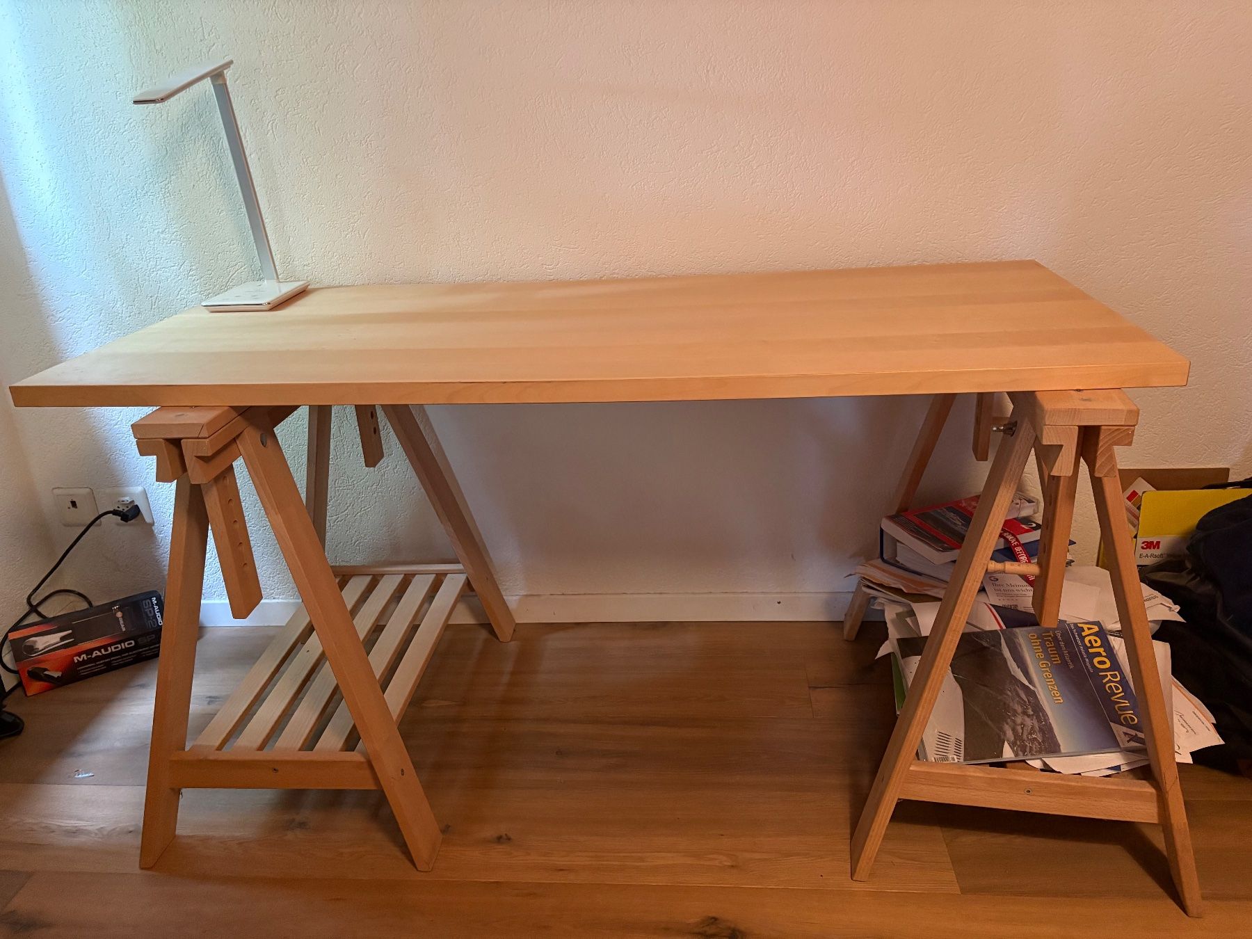 Ikea Scrivanie: IKEA LAGKAPTEN Tischplatte mit MITTBACK Gestell, Birke – Usato da Othmarsingen venduto da shi_z6zz