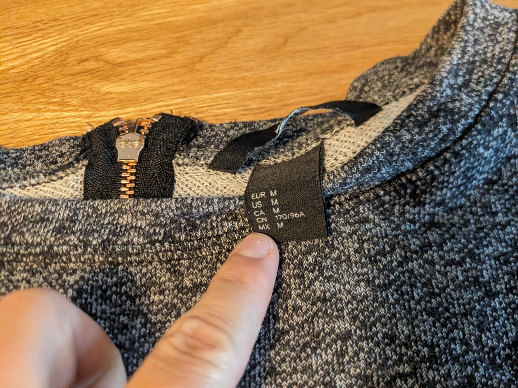 H&M Maglioni & Felpe: grauer Pullover von H&M, Grösse M – Usato da Basel venduto da labaffe01 7