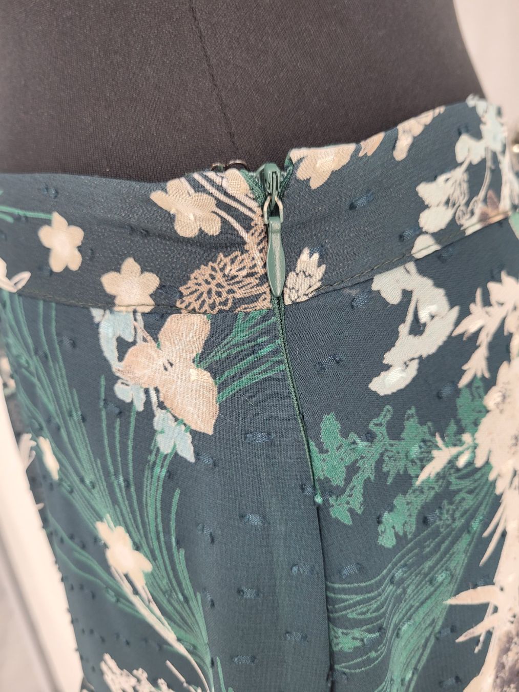 Maison 123 Gonne: MAISON 1.2.3. Jupe florale verte – Usato da Lausanne venduto da PlusValue_Lausanne 1