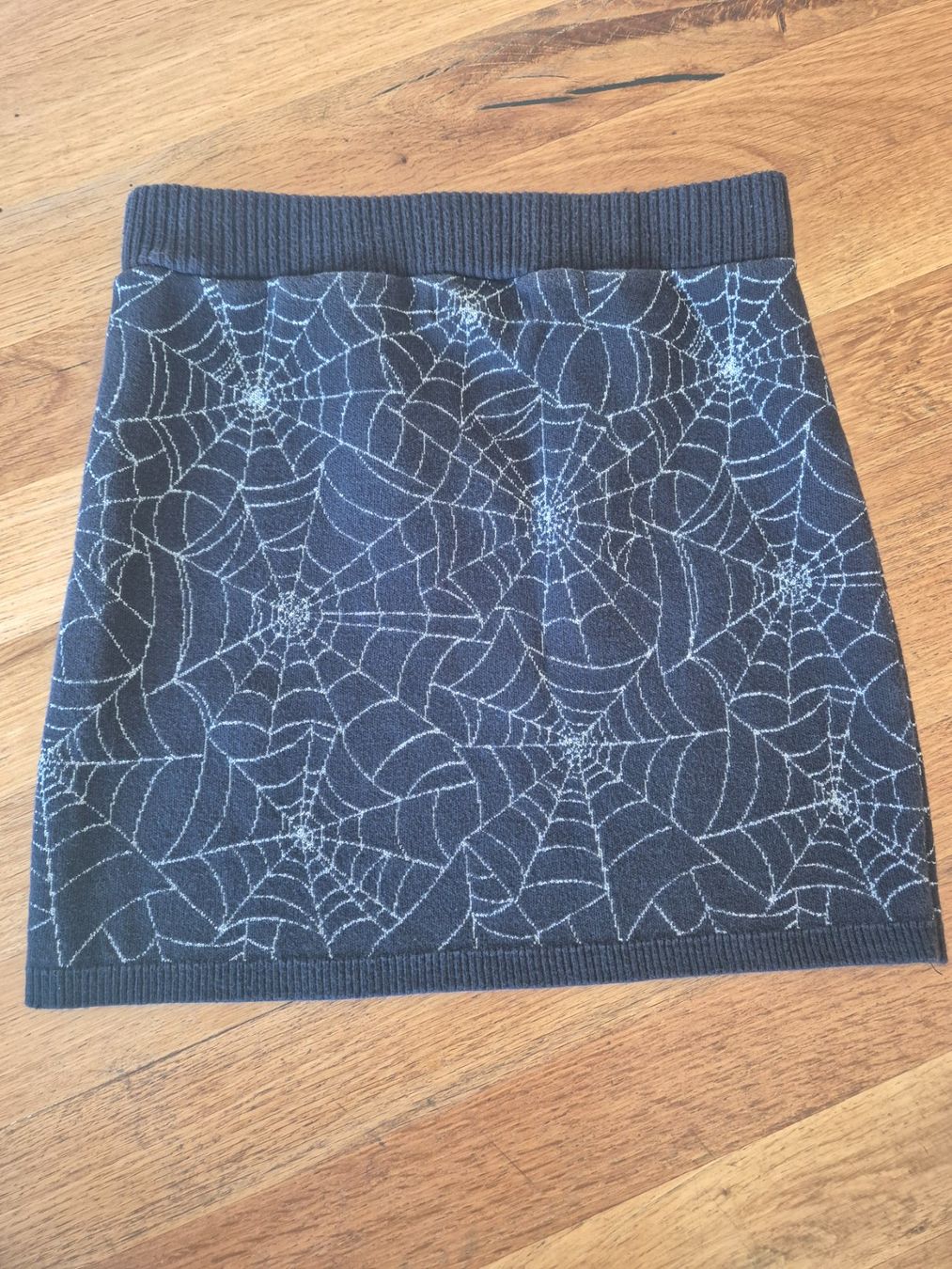 H&M Kleider & Röcke: H&M Strickrock Gr. 134/140 mit Spinnennetz – Gebraucht aus Veyras von kanema