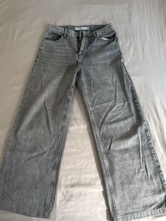 Jean Amisu gris coupe large taille 34 bon état