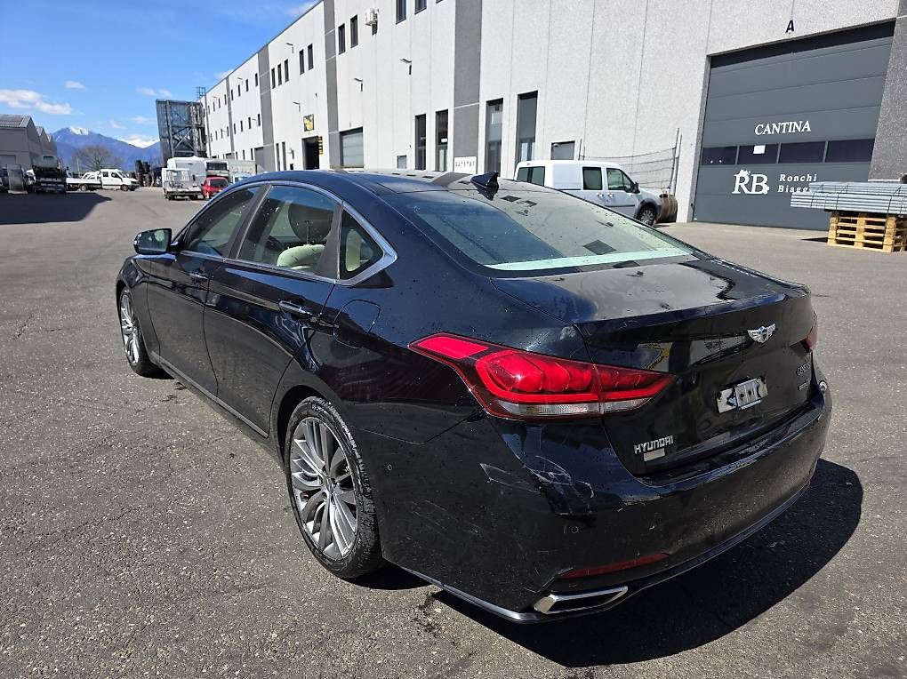 Automobili: Hyundai Genesis 3.8 V6  Full Optional – Usato da Cadenazzo venduto da LuismacchineSagl 2