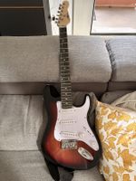 E-Gitarre mit Verstärker & Zubehör (10-14 Jahr), kaum gebr.