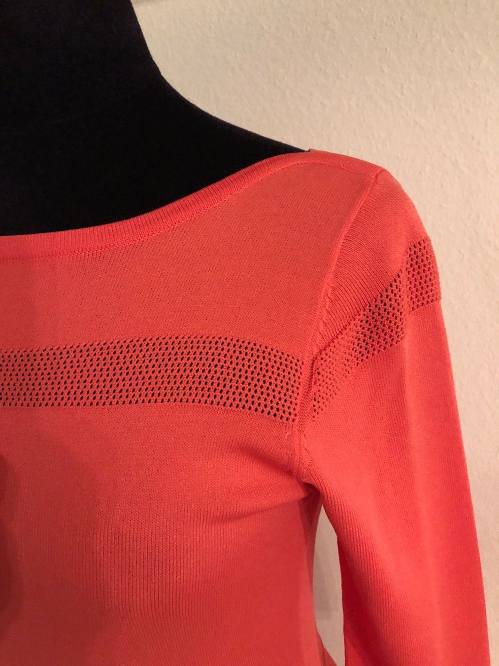 Kleider: Wunderschönes korallenfarbenes Strickkleid, Grösse 36 – Neu (gemäss Beschreibung) aus Arlesheim von leyRum4.5 1