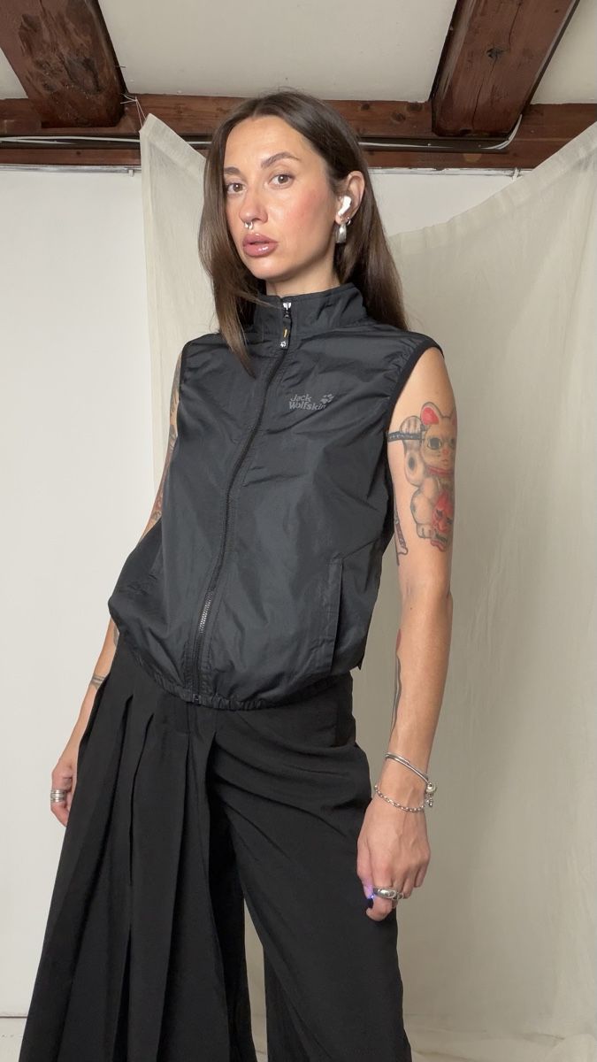 Jack Wolfskin Gilet & Giacche senza maniche: Jack Wolfskin Weste schwarz – Usato da Knonau venduto da Grapesvintage 6