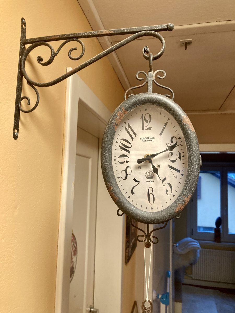 Uhren: Coole antike Wanduhr – Gebraucht aus Zofingen von inf_2plw