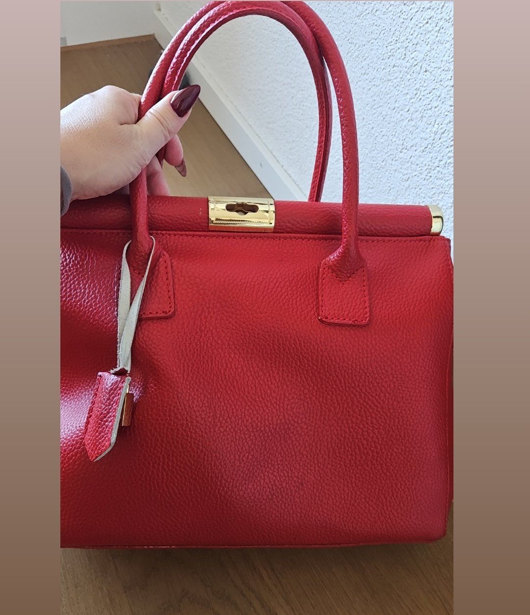 Taschen für Damen: Rote elegante Handtasche – Gebraucht aus Suhr von jes_rtc9 2