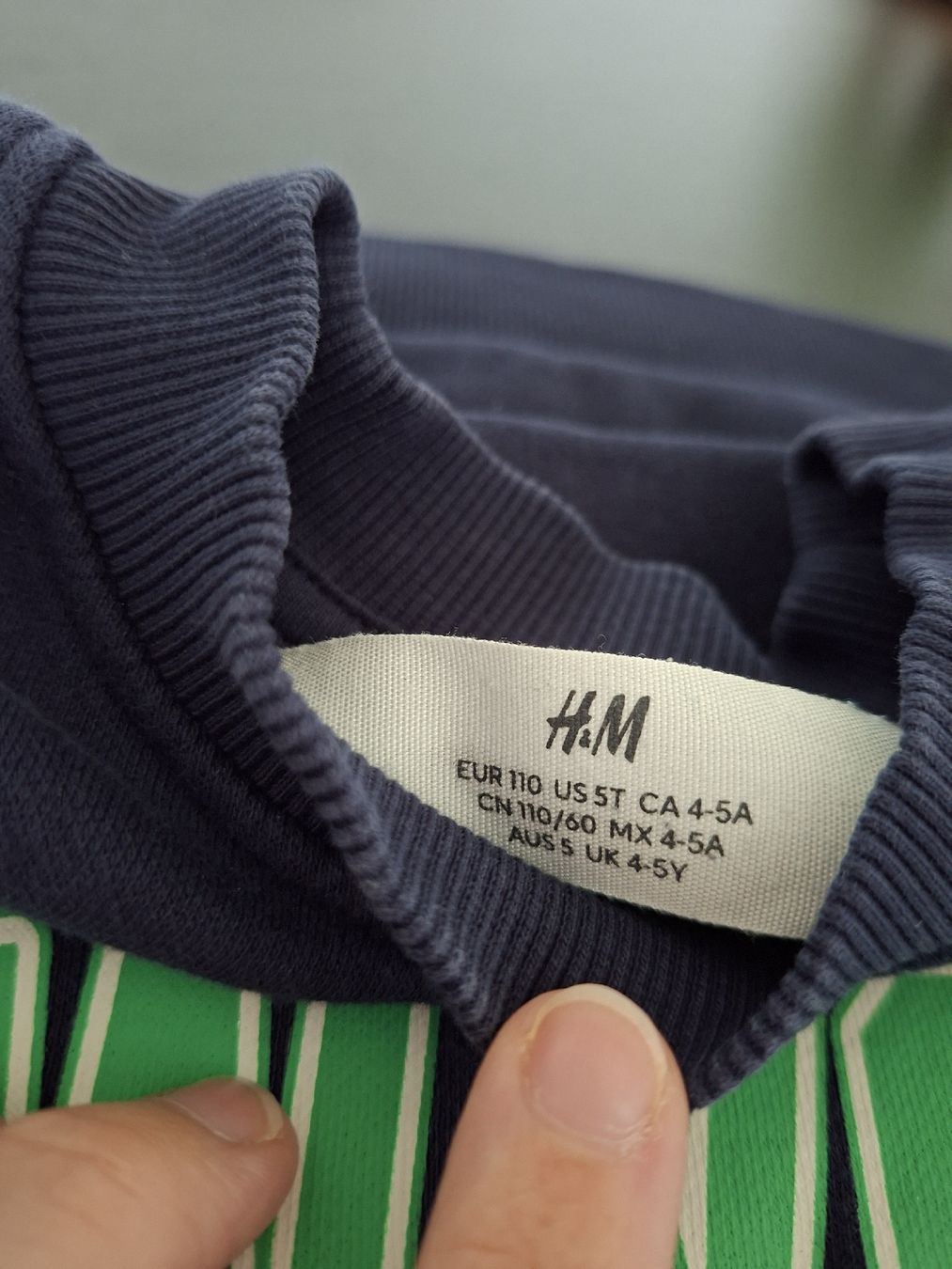 Ensembles coordonnés: Kinder Pullover H&M Grösse 110 – D'occasion à Winterthur par Ausmisten2026 2