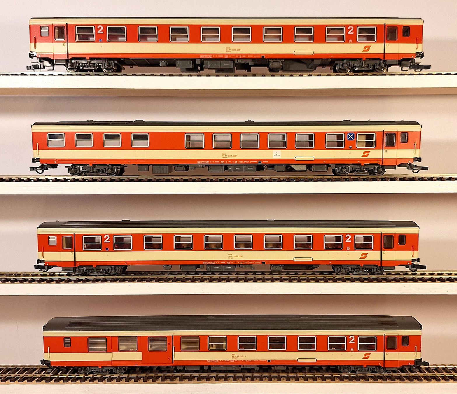 Roco Modellini di ferrovie: ÖBB Inlandwagen "Neue Generation" Sparlack – Usato da Bern venduto da BahnliebhaberRe420