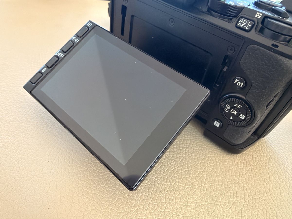 Nikon Fotocamera: Nikon 1V3 Set mit Ledercase und OVP – Usato da Winterthur venduto da R2D_Y7C 5