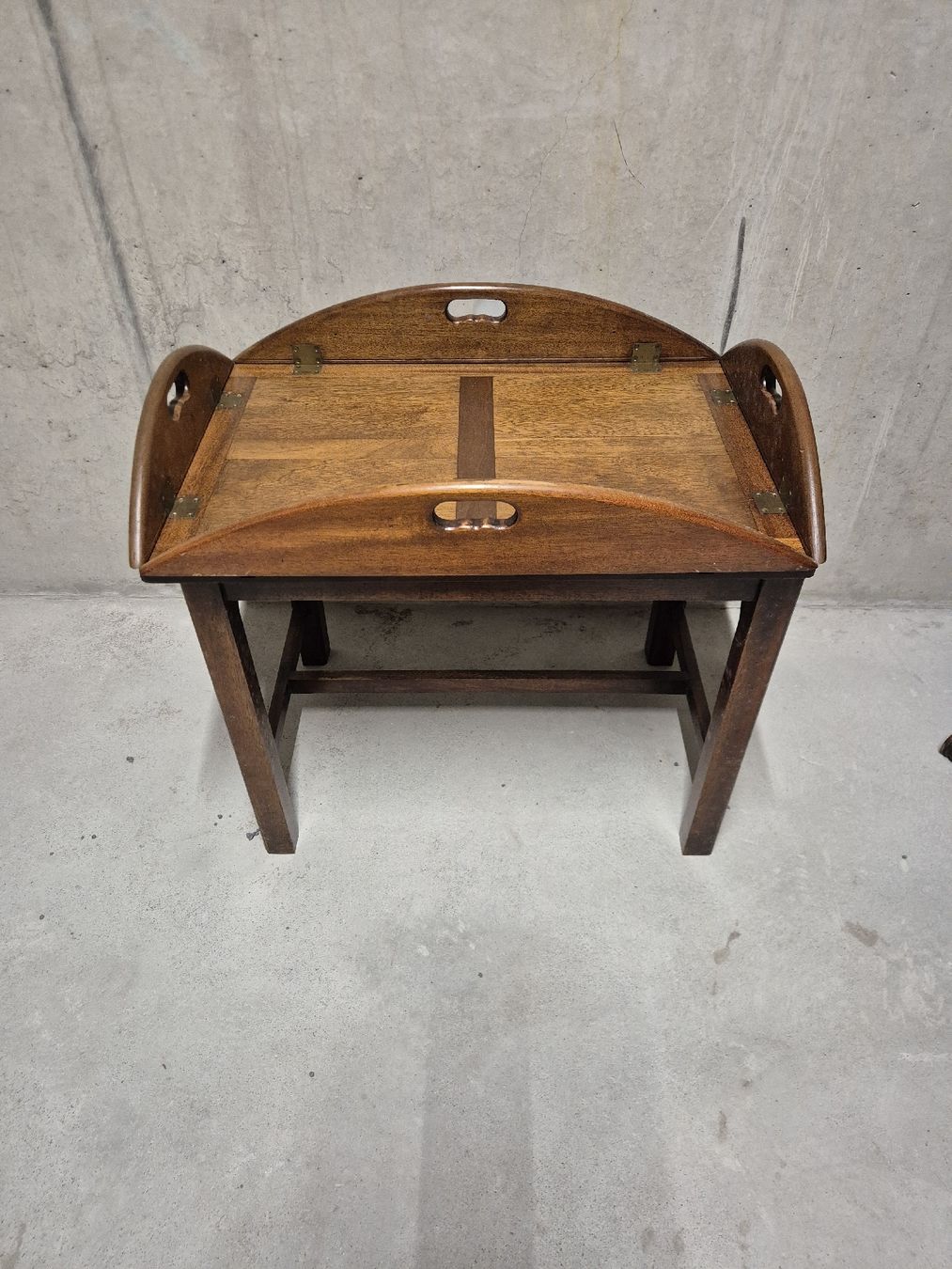 Tische: Butler Table Holz mit abnehmbarem Tablett – Gebraucht aus Corsier-sur-Vevey von K-V-T 1