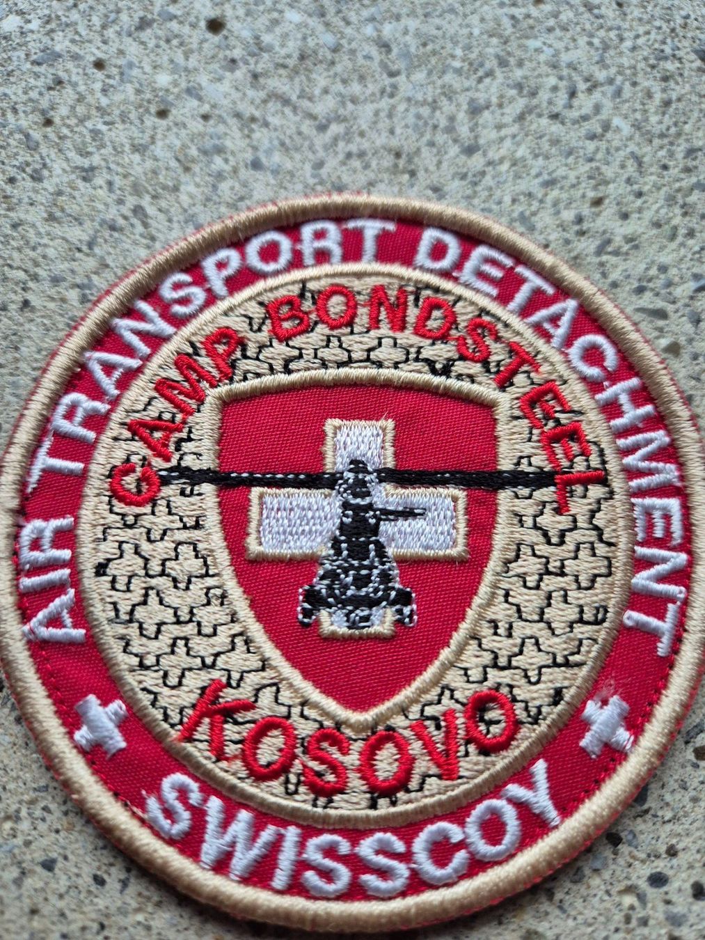 Schweizer Armee Placchette & Badge: *** Badge Luftwaffe Swisscoy Einsatz mit klett  *** – Nuovo e nell'imballaggio originale da Riedholz venduto da fr_sIruP 2