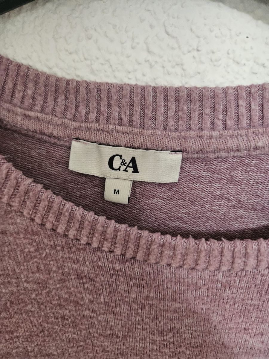 C&A Pulls & Sweat-shirts: Pullover C&A lila mit Perlen – D'occasion à Kreuzlingen par Lore2000 1