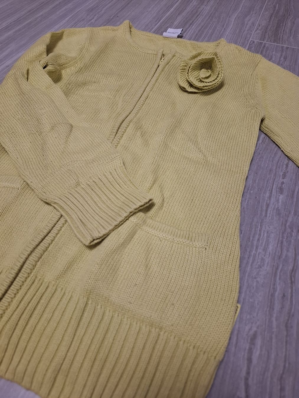 Maglioni & Felpe: jaquette citron vert taille 140 – Usato da Ecublens FR venduto da ame_y8tq