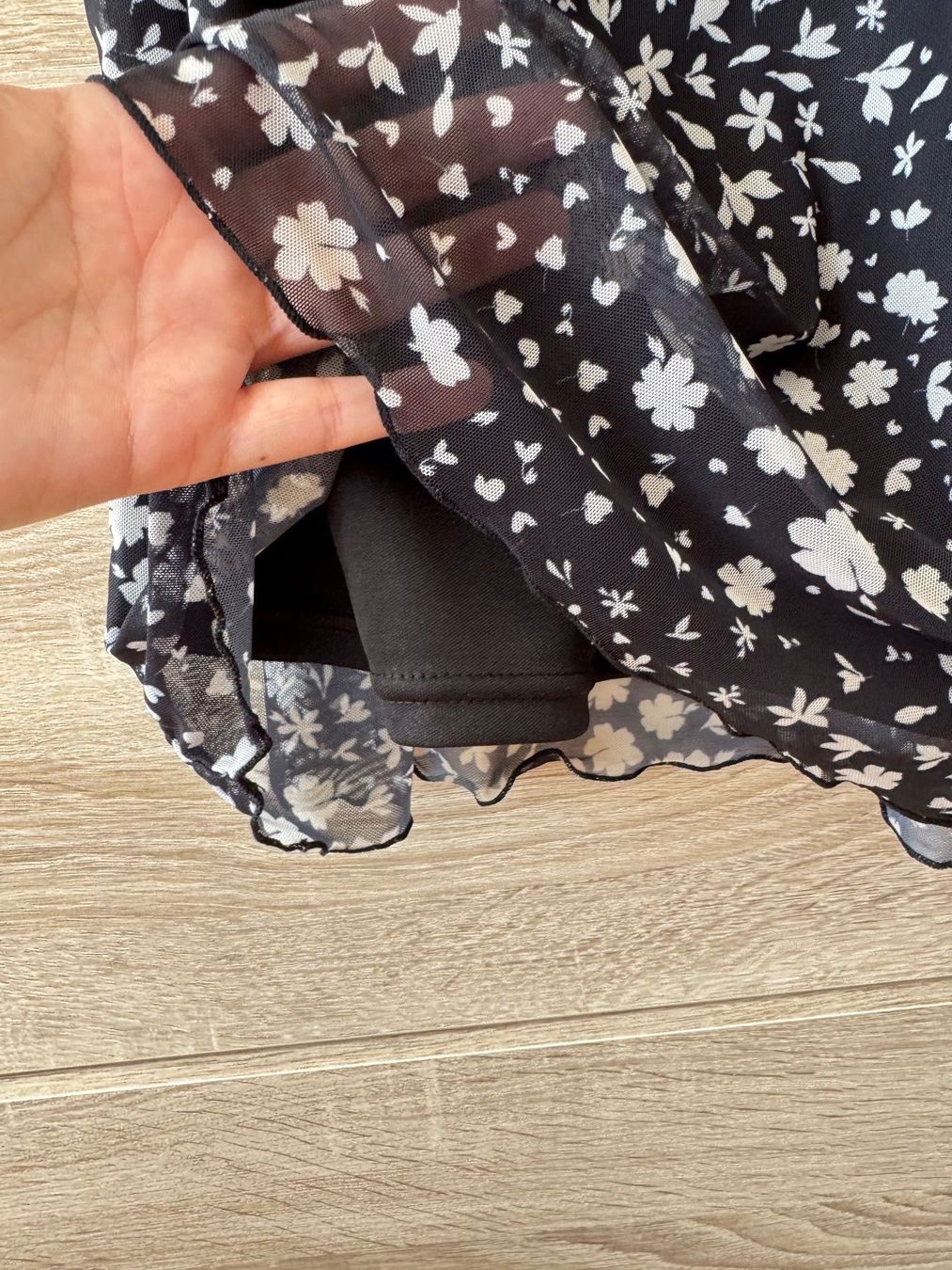 Vestiti: Robe noire courte à fleur – Usato da Montreux venduto da Izapeche811 1