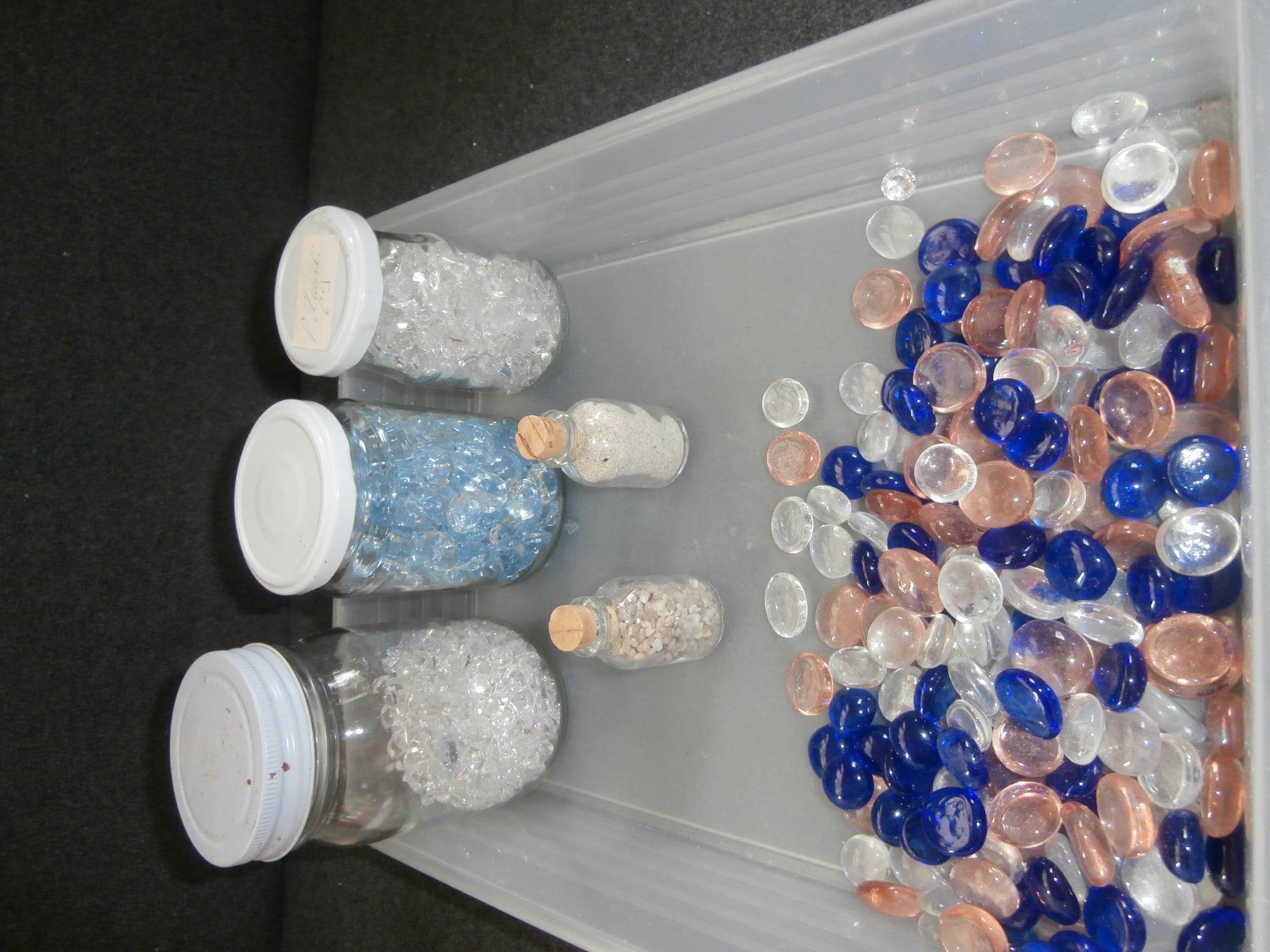 Tutte le decorazioni: Glassteine und diverses farbiges Deko Material – Usato da Rüschegg-Heubach venduto da Ofen111 3