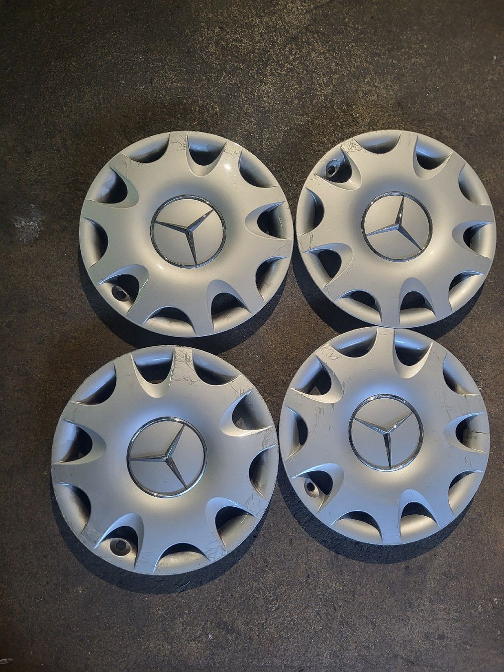 Mercedes-Benz Cerchioni: Mercedes 15" Radkappen Raddeckel – Usato da Brugg AG venduto da AmGleis-5200 1