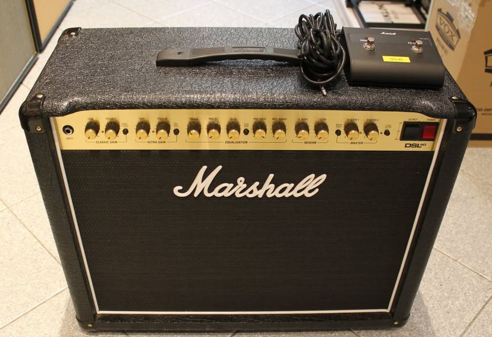 Marshall Verstärker: Marshall DSL40 CR Combo full tube as new. – Gebraucht aus Bussigny von bubeta