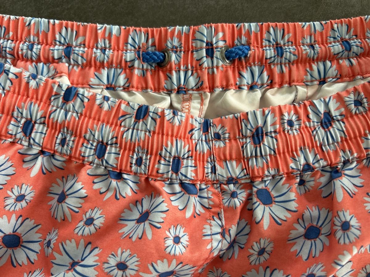 Polyester Pantalons: Shorts  S – D'occasion à Yens par Chriis 3