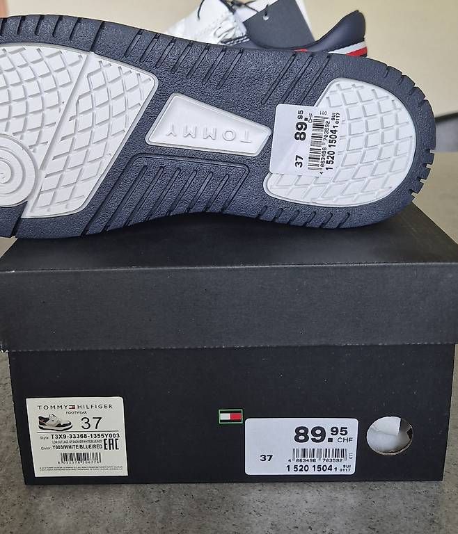 Tommy Hilfiger Herrenschuhe: Chaussures Tommy Hilfiger, taille 37 – Gebraucht aus Plan-les-Ouates von Jamune 1