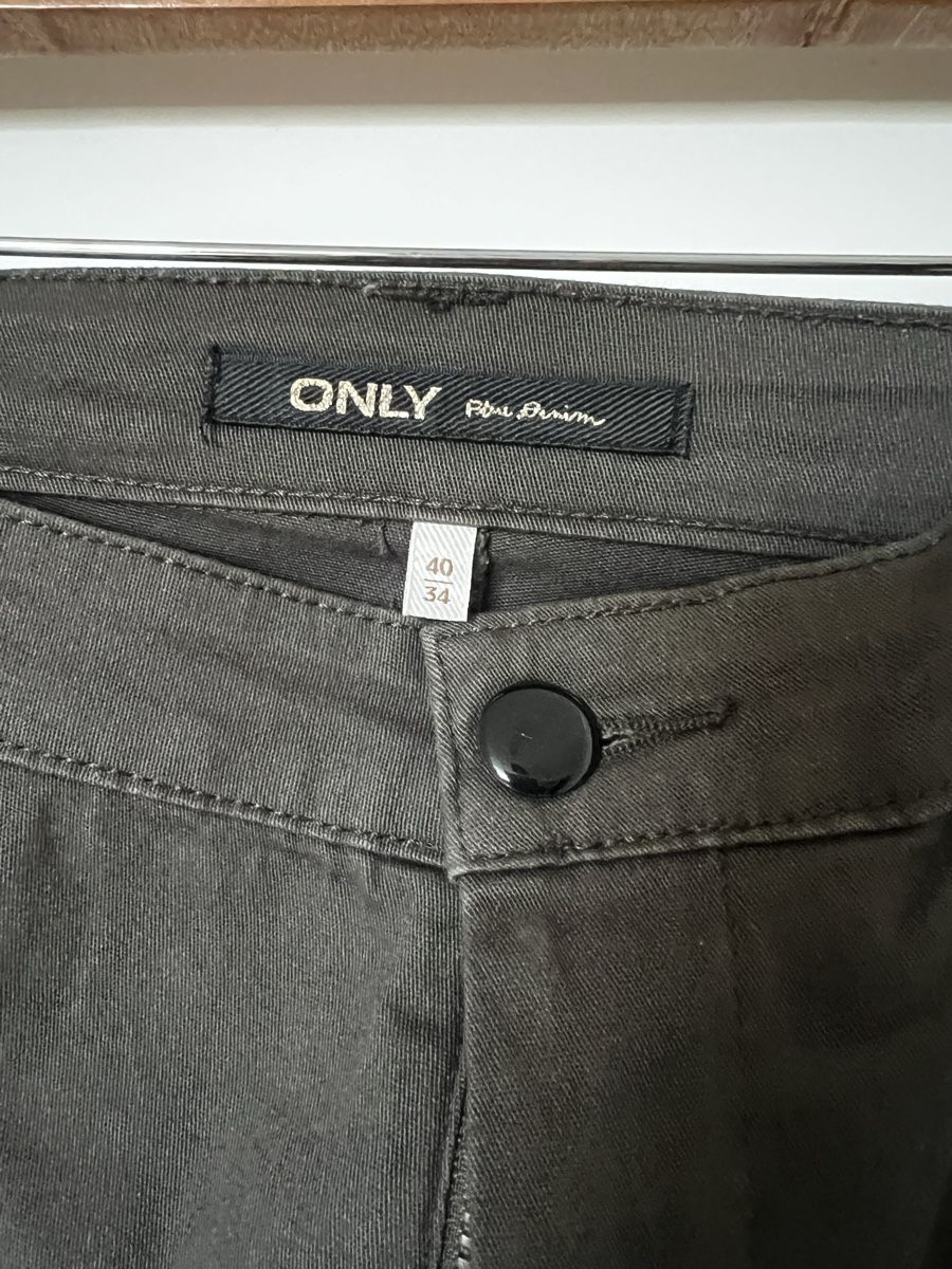 Only Pantaloni: ONLY Cargohose Gr. 40/34 khaki Chino – Usato da Schlieren venduto da mle_lws6 1