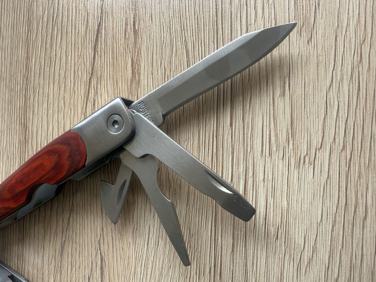 Tutti gli attrezzi: Schwarzwolf Multitool mit Etui – Zange, Messer, Säge  – Usato da Wettingen venduto da Ni_la_lo 2