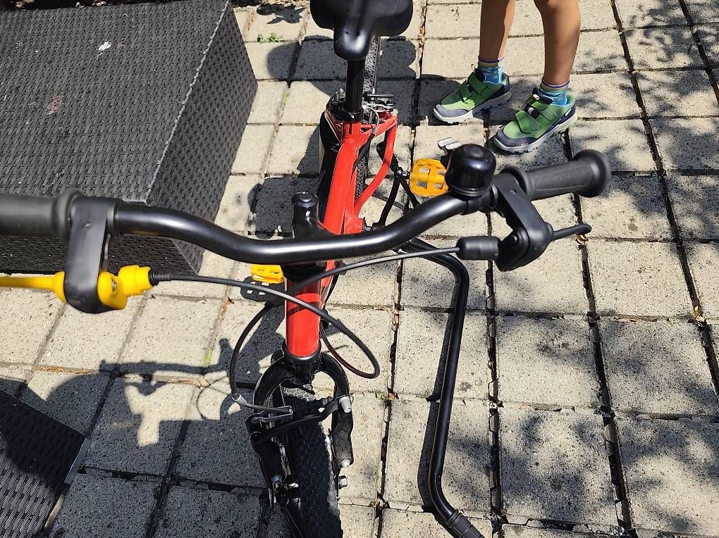 Biciclette: Decathlon Kindervelo 16" rot + Schiebehilfe & Ständer – Usato da Baden venduto da Flohmarkt-24