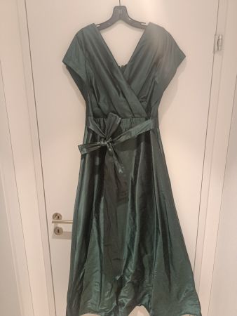 Abito lungo da donna verde scuro con cintura elegante