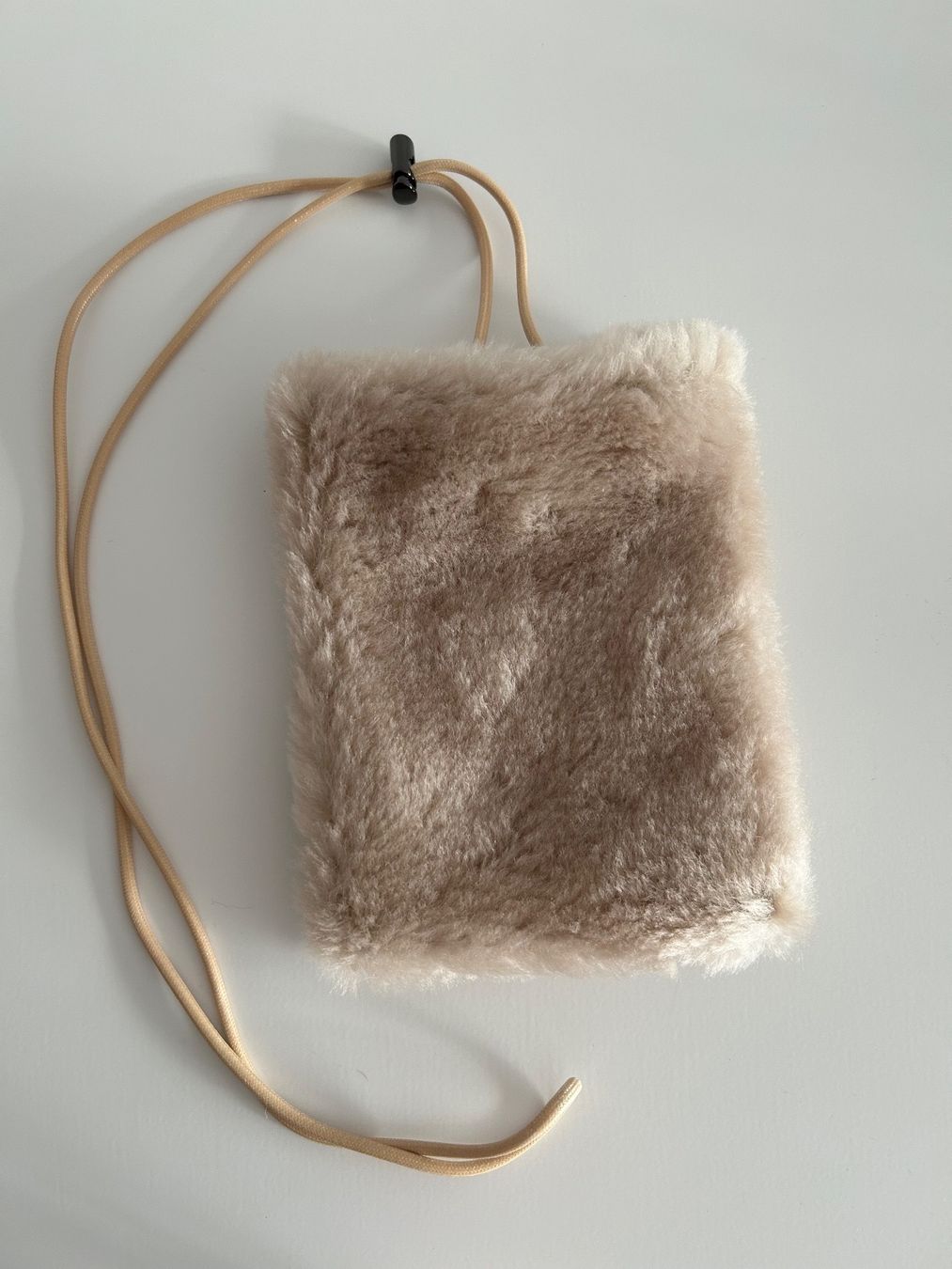 Handys / Smartphones: Pochette téléphone portable – Neu und originalverpackt aus Ecublens VD von mirandagirl