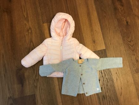 Jacke rosa und Strickjacke grau Grösse 68