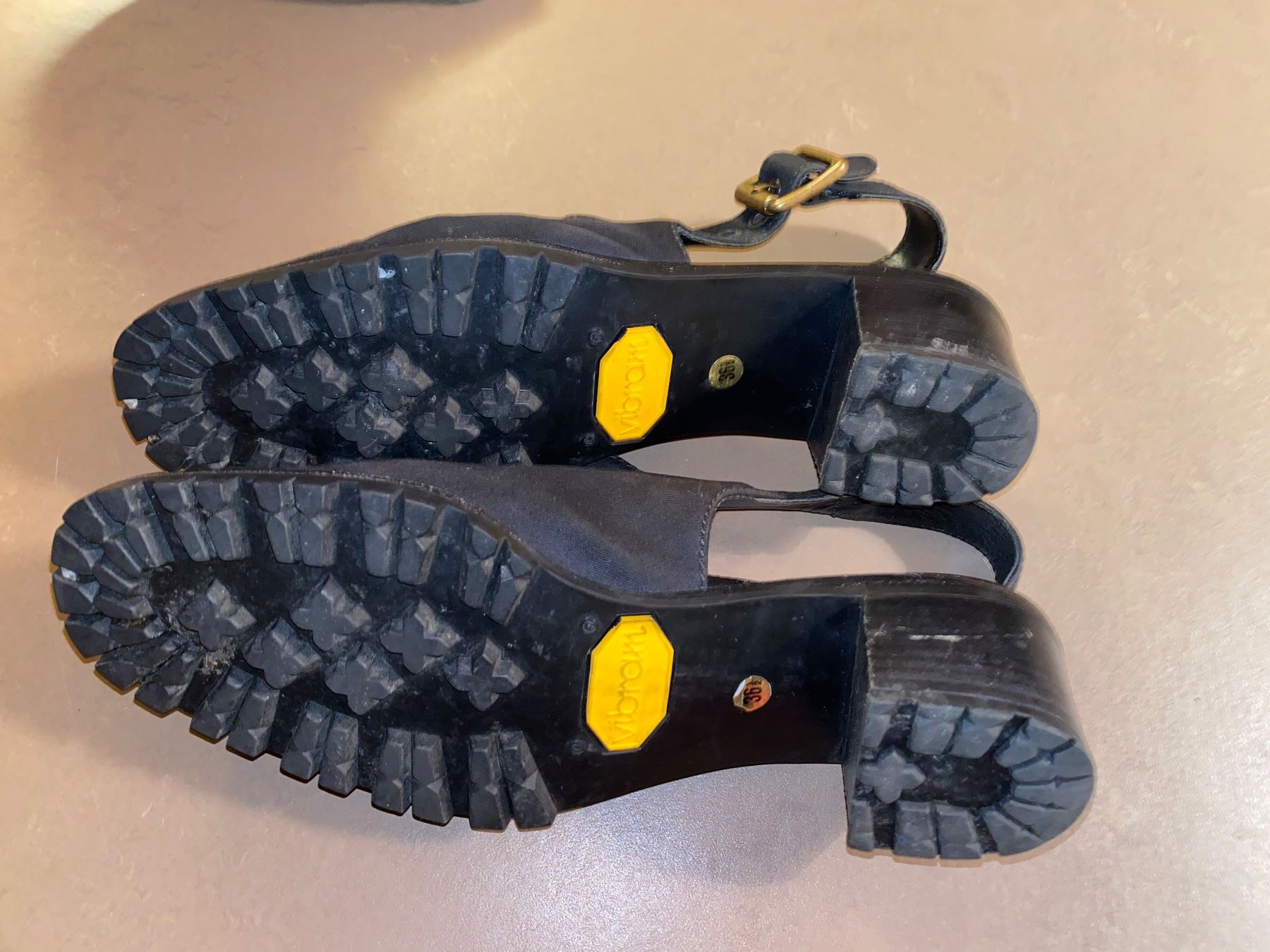 Prada Scarpe da donna: Schwarze PRADA Clogs Stoff, Gr. 36.5 – Usato da Tamins venduto da and_8ycc 5