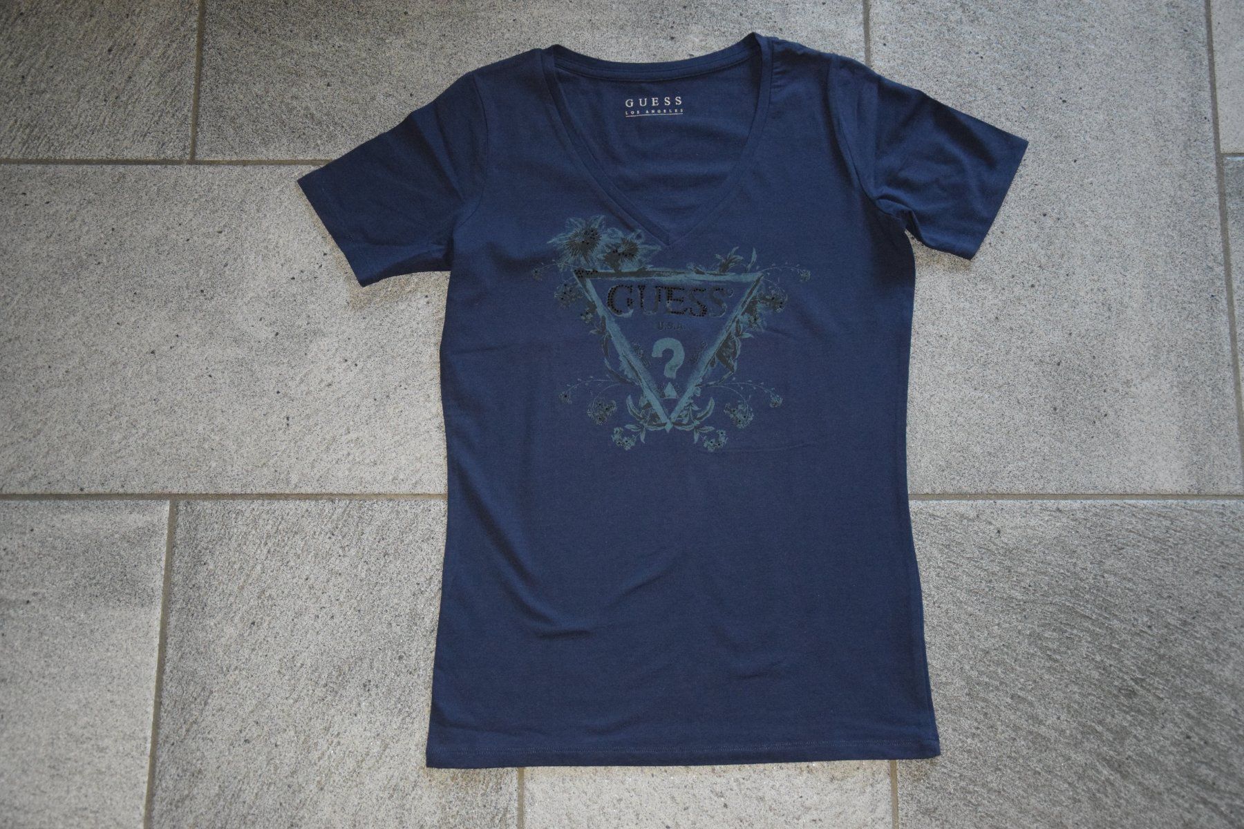 Guess T-Shirts: Damen Guess T-shirt gr. L – Gebraucht aus Mezzovico von finsteraar