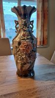 Grosse Bodenvase mit Blumen