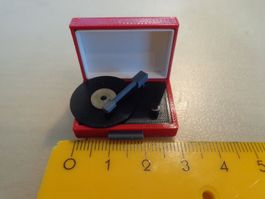 Nostalgie Plattenspieler ohne Funktion als Deko für das Pupp