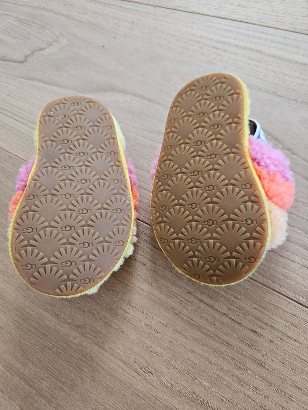 Ugg Schuhe für Jungen: UGG Plüschsandalen – Gebraucht aus Cham von gr80 1