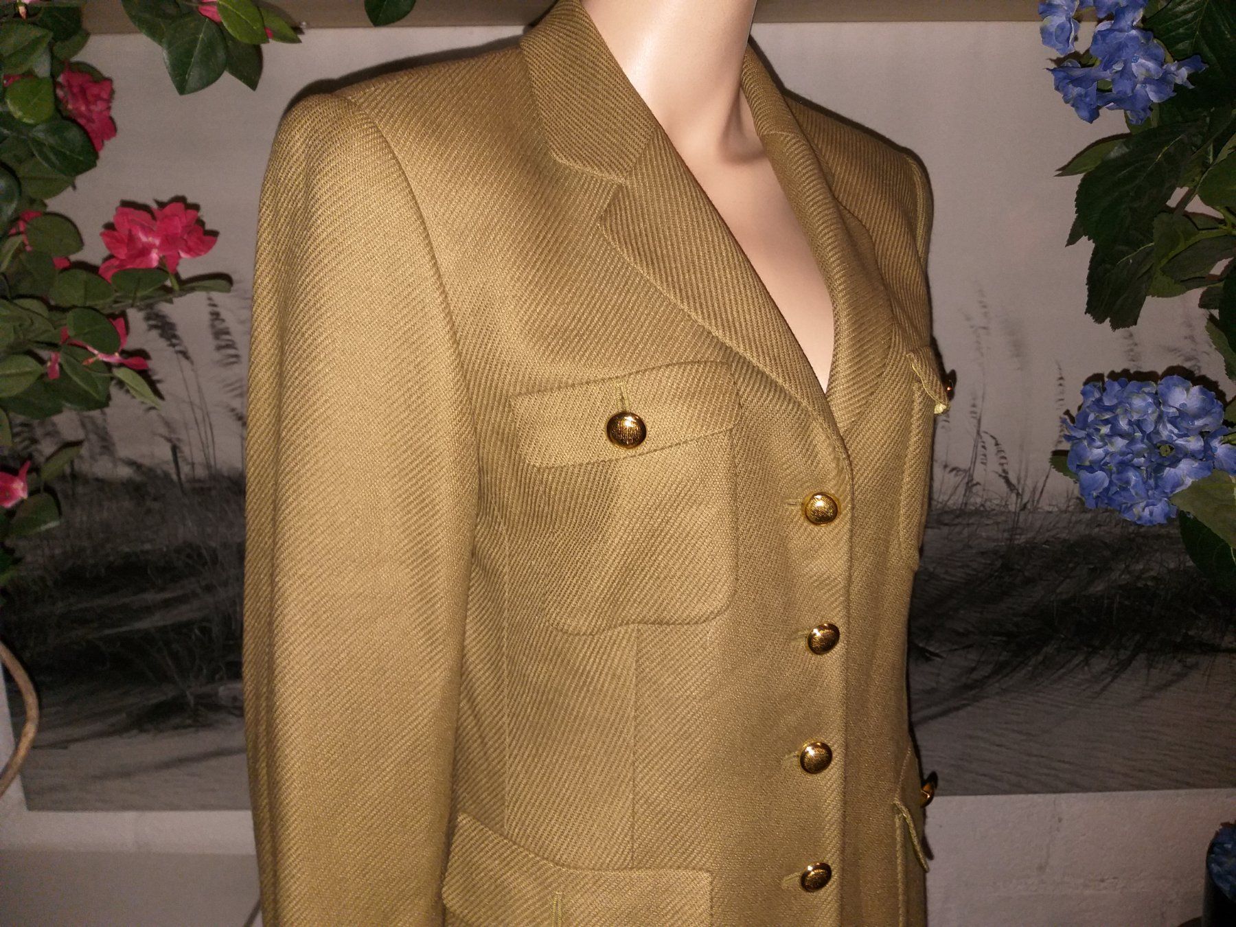 Escada Giacche: ESCADA Blazer 50 % cachemire + 50 % soie taille / Grosse 40 – Usato da Cossonay-ville venduto da Super-Price-Quality 3