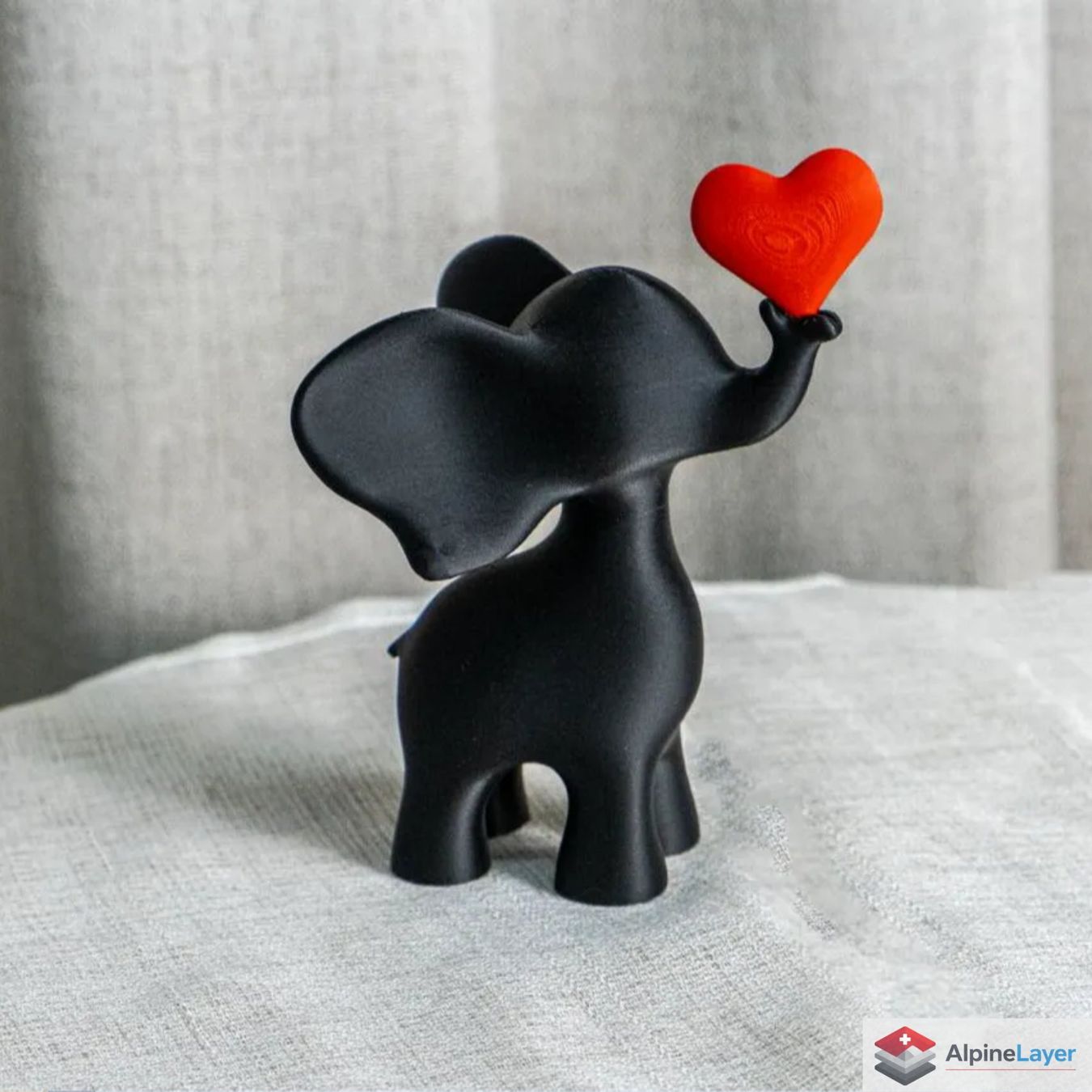 Sculptures & Statues: Playful Elephant Heart Sculpture - 3D Printed – Neuf (Voir description) à Losone par AlpineLayer