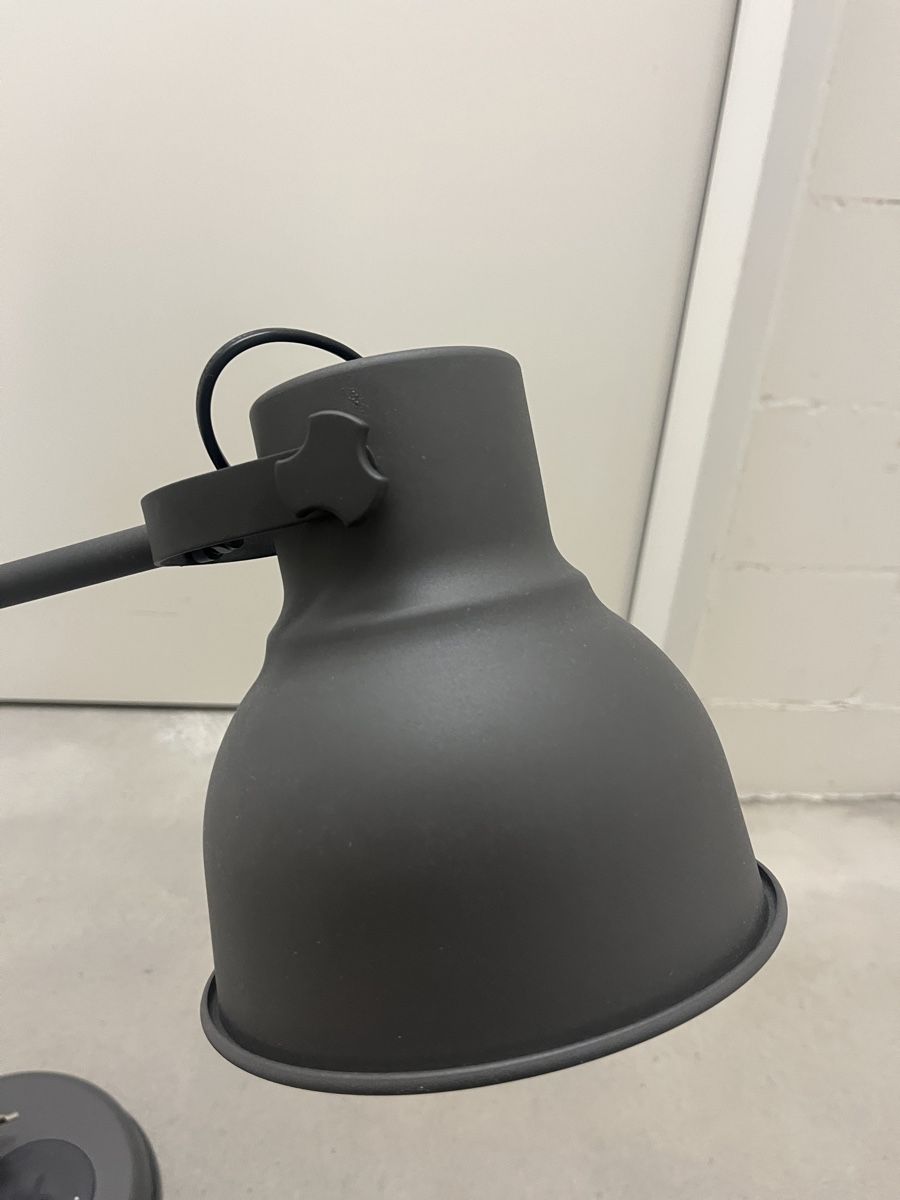 Ikea Lampade: IKEA Tischlampe Dunkelgrau, gut erhalten – Usato da Zürich venduto da cmono 1