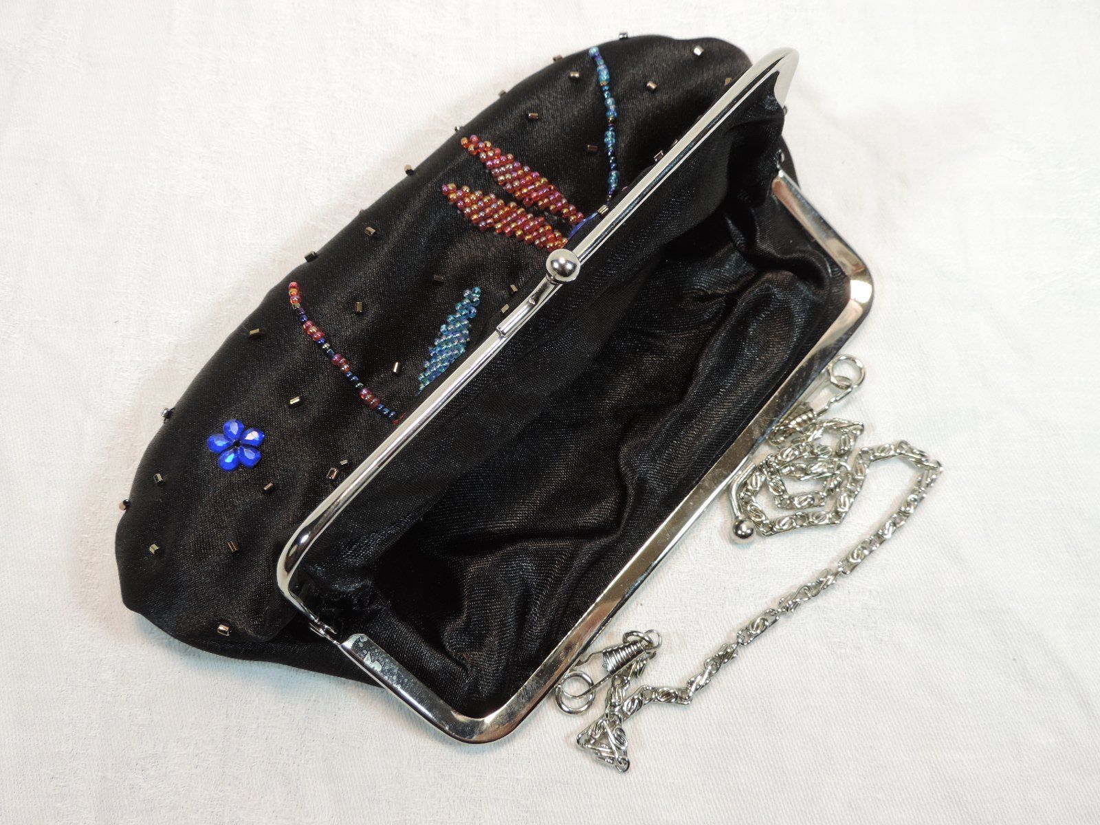 Sacs: Abendtasche schwarz mit Libellenmuster und Perlen bestickt – Neuf (Voir description) à Duggingen par doogbua 2
