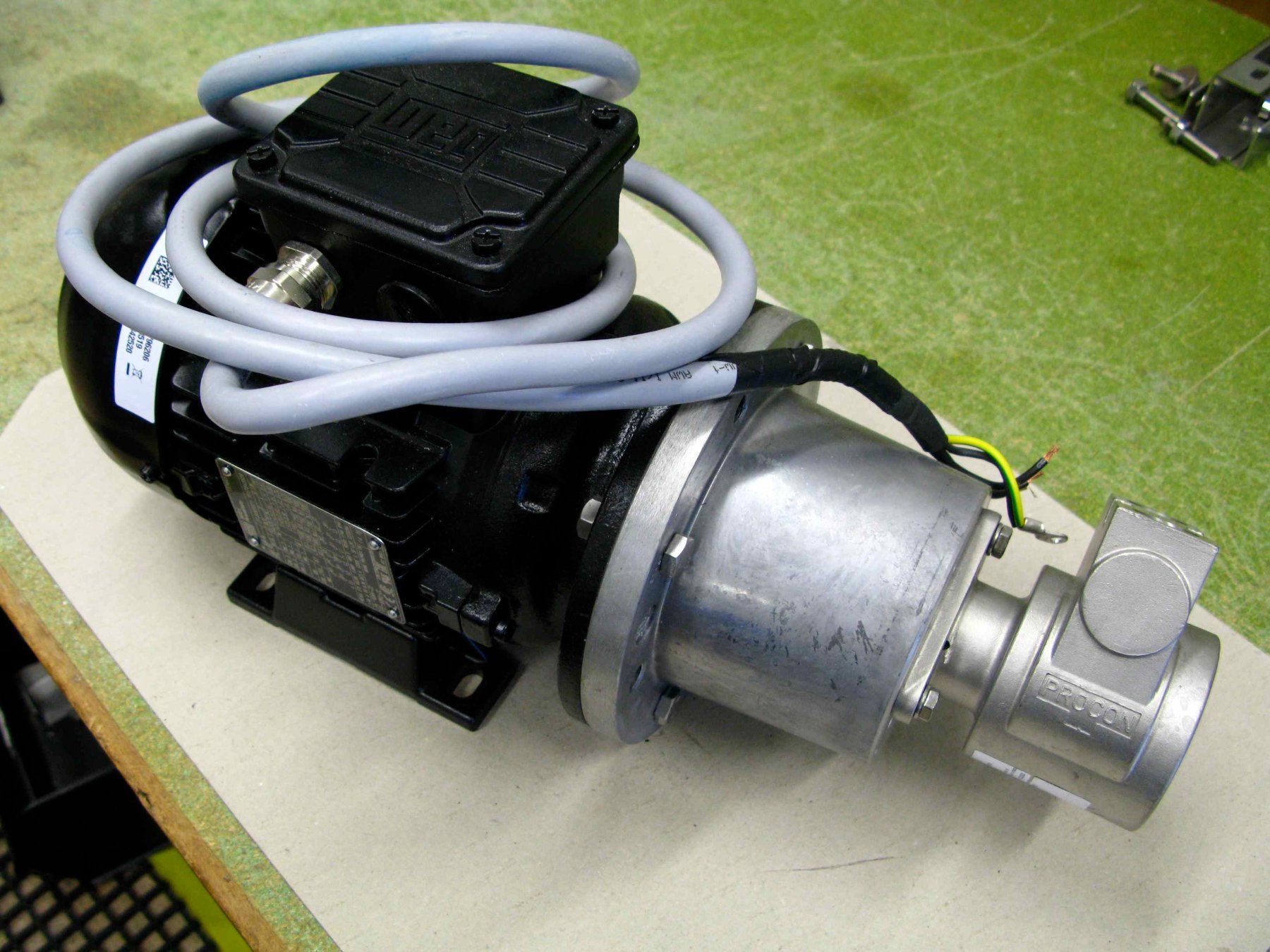 Pompe & Parti di ricambio: Weg Motor mit Procon - Pumpe – Usato da Samstagern venduto da Betscha