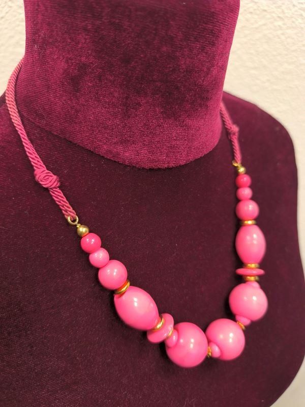 Colliers: Rosa Halskette – D'occasion à Rüti ZH par Restwert_Rueti_ZH 4