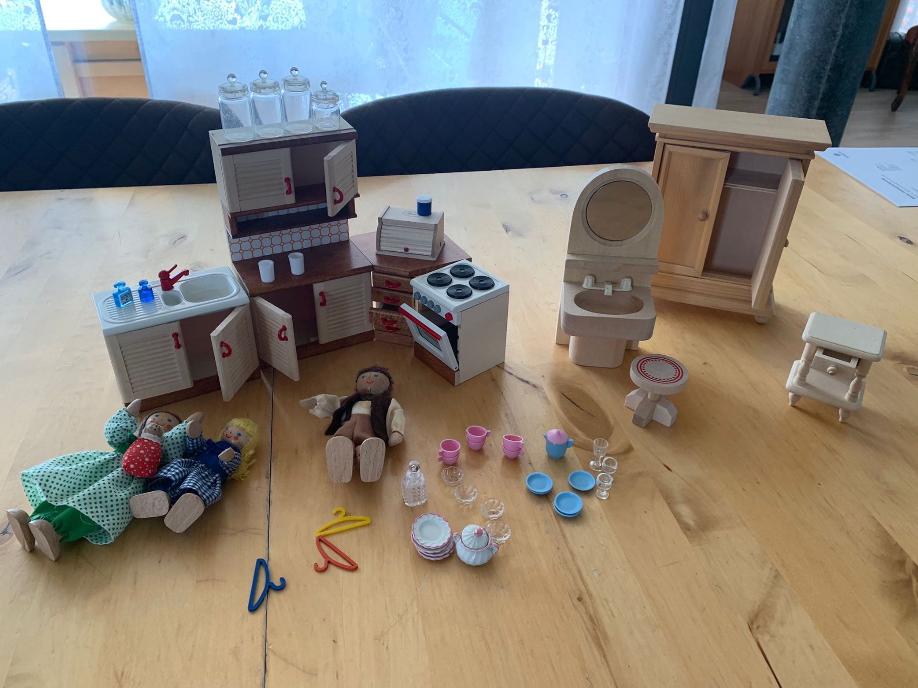 Spielzeuge: Puppenmöbel – Gebraucht aus Winkel von flyfrc