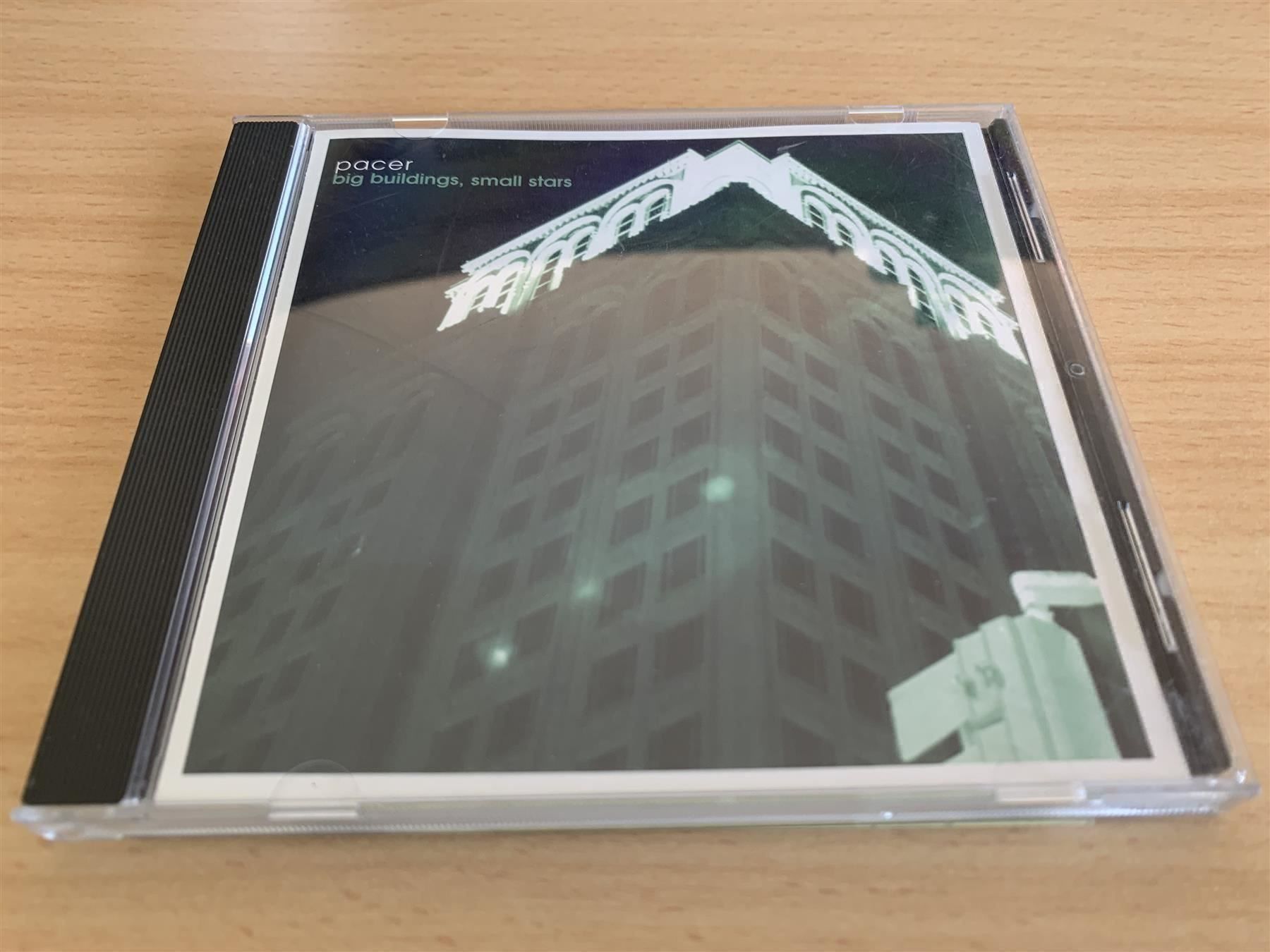 CD: Pacer – Big Buildings, Small Stars – Usato da Rikon im Tösstal venduto da Alpenmutz