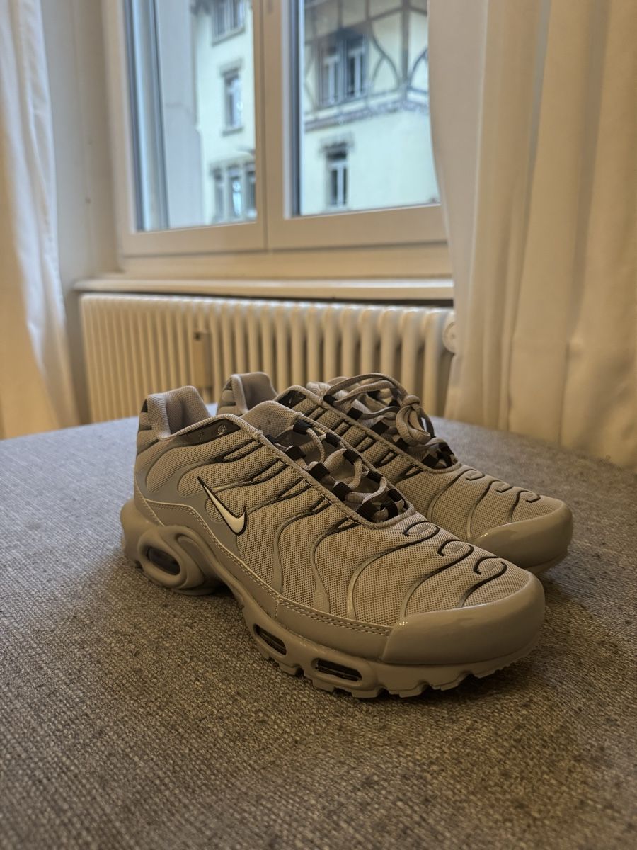 Nike Herrenschuhe: Nike TNs Grau – Neu (gemäss Beschreibung) aus Bern von Huurti 1