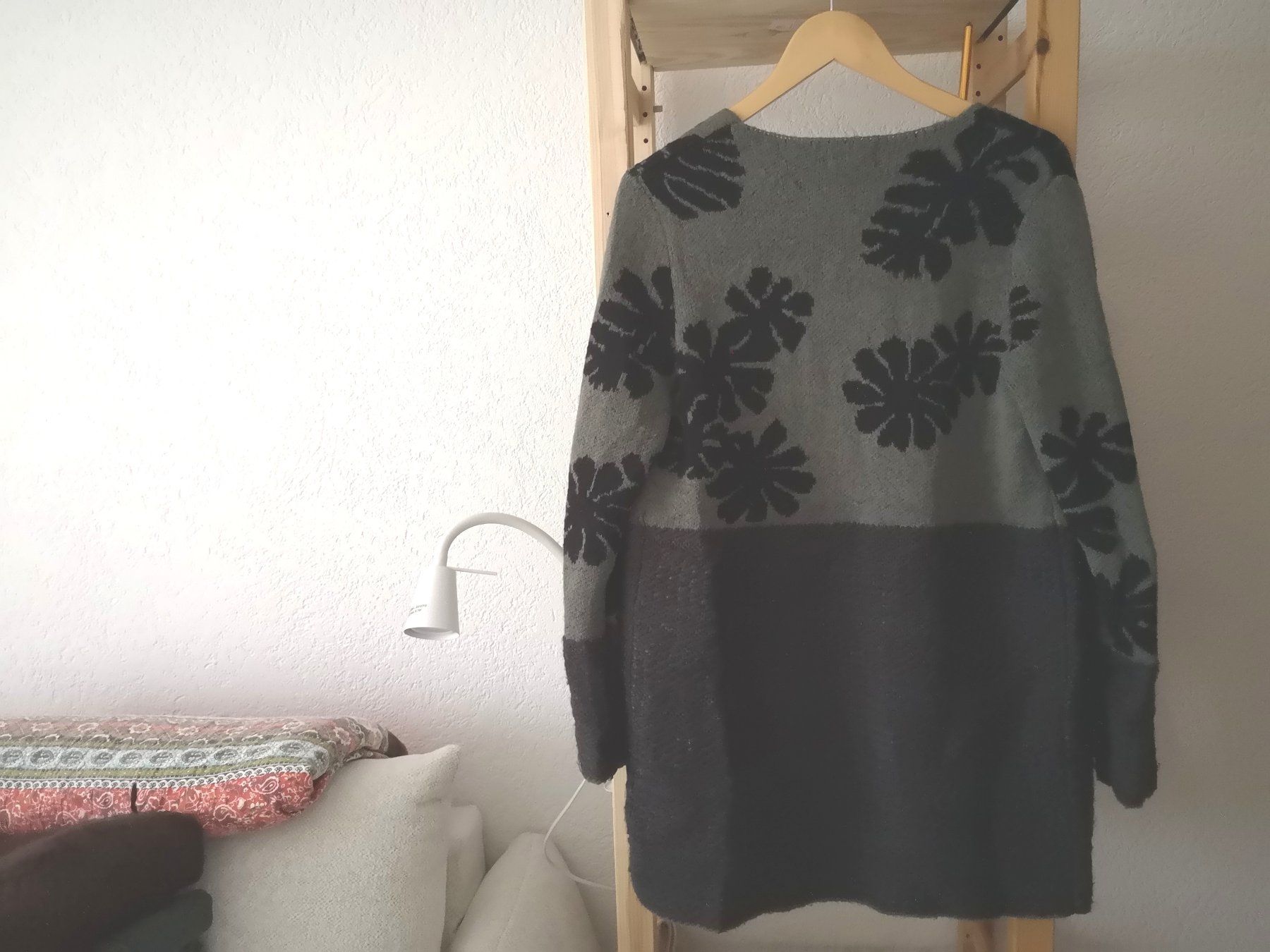 Only Giacche: ONLY elegante lange Strickjacke Gr. S oliv mit Muster – Nuovo (secondo la descrizione) da Münsingen venduto da Nik_und_Kat 3