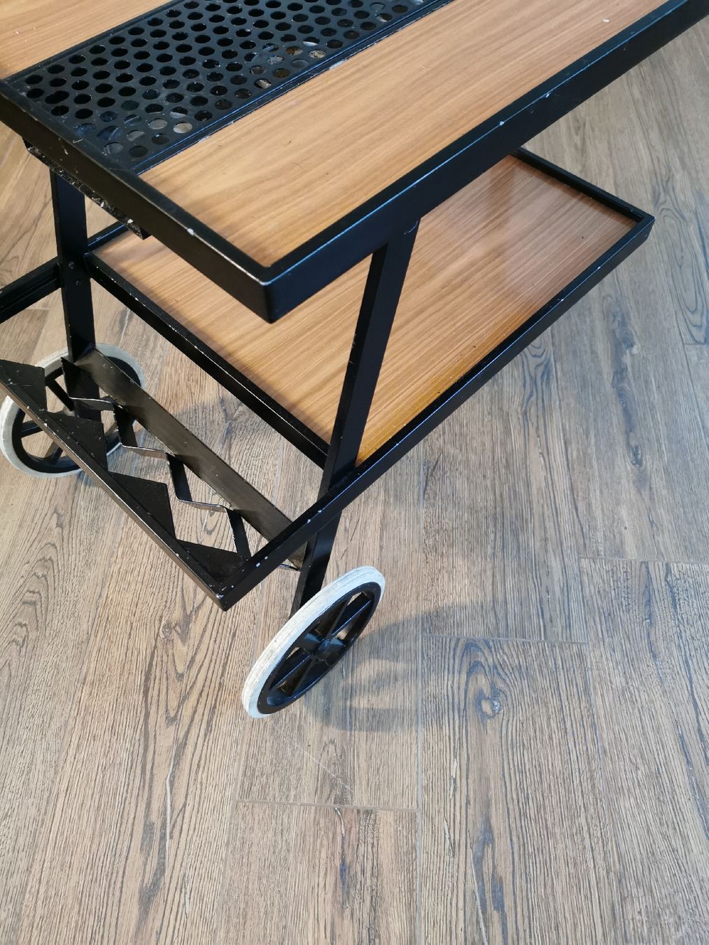 Servierwagen: Servierwagen Barwagen Industrial Design Antik – Gebraucht aus Gossau ZH von  2