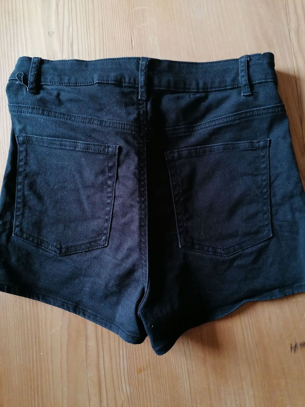 H&M Pantaloni: Shorts,36/38/170 – Usato da Solothurn venduto da Shanty.20 2