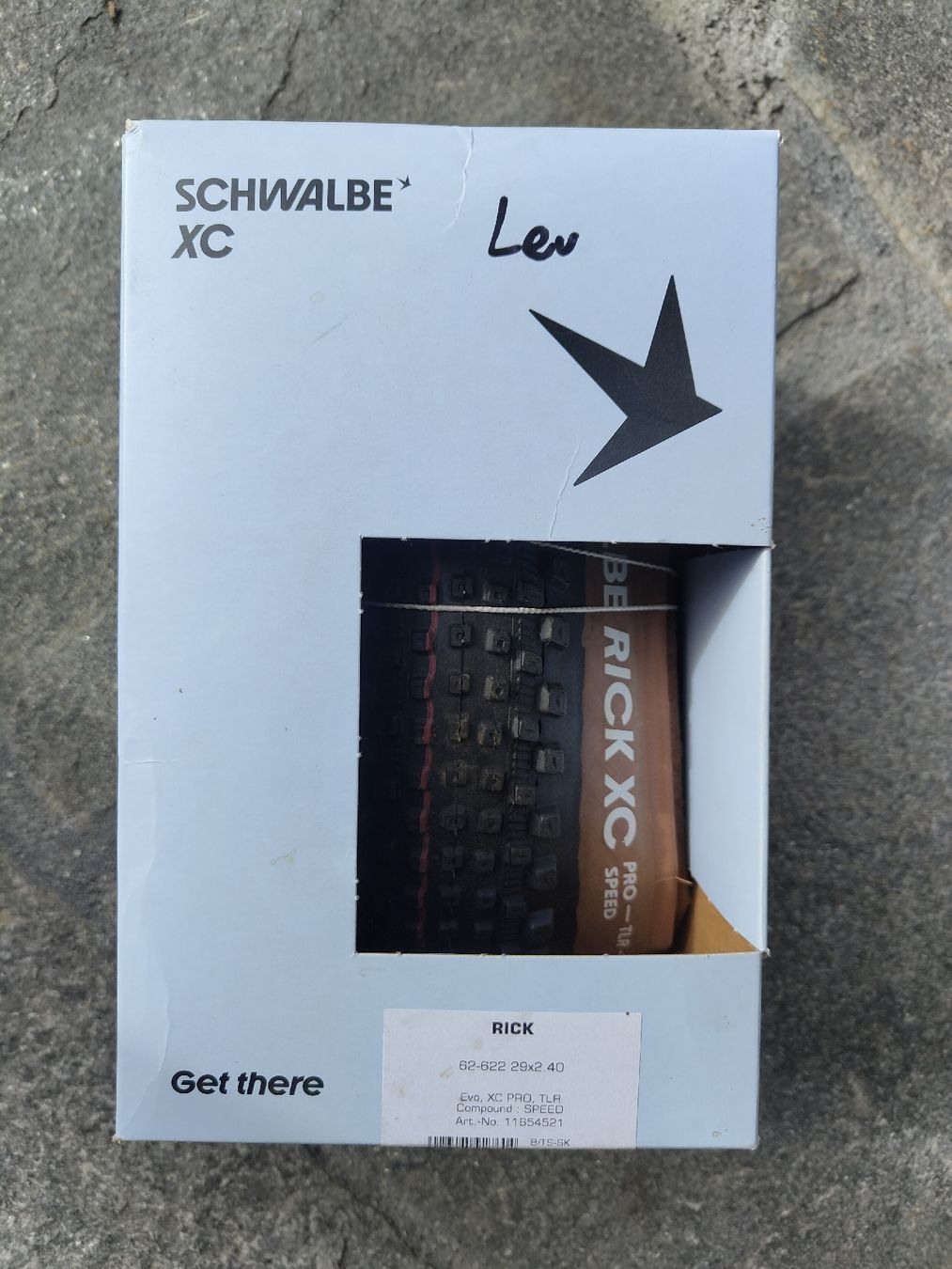 Schwalbe Pneus & Kompletträder: Schwalbe Rick Race 29x2.40 – Neu und originalverpackt aus Appenzell Steinegg von Knechtle