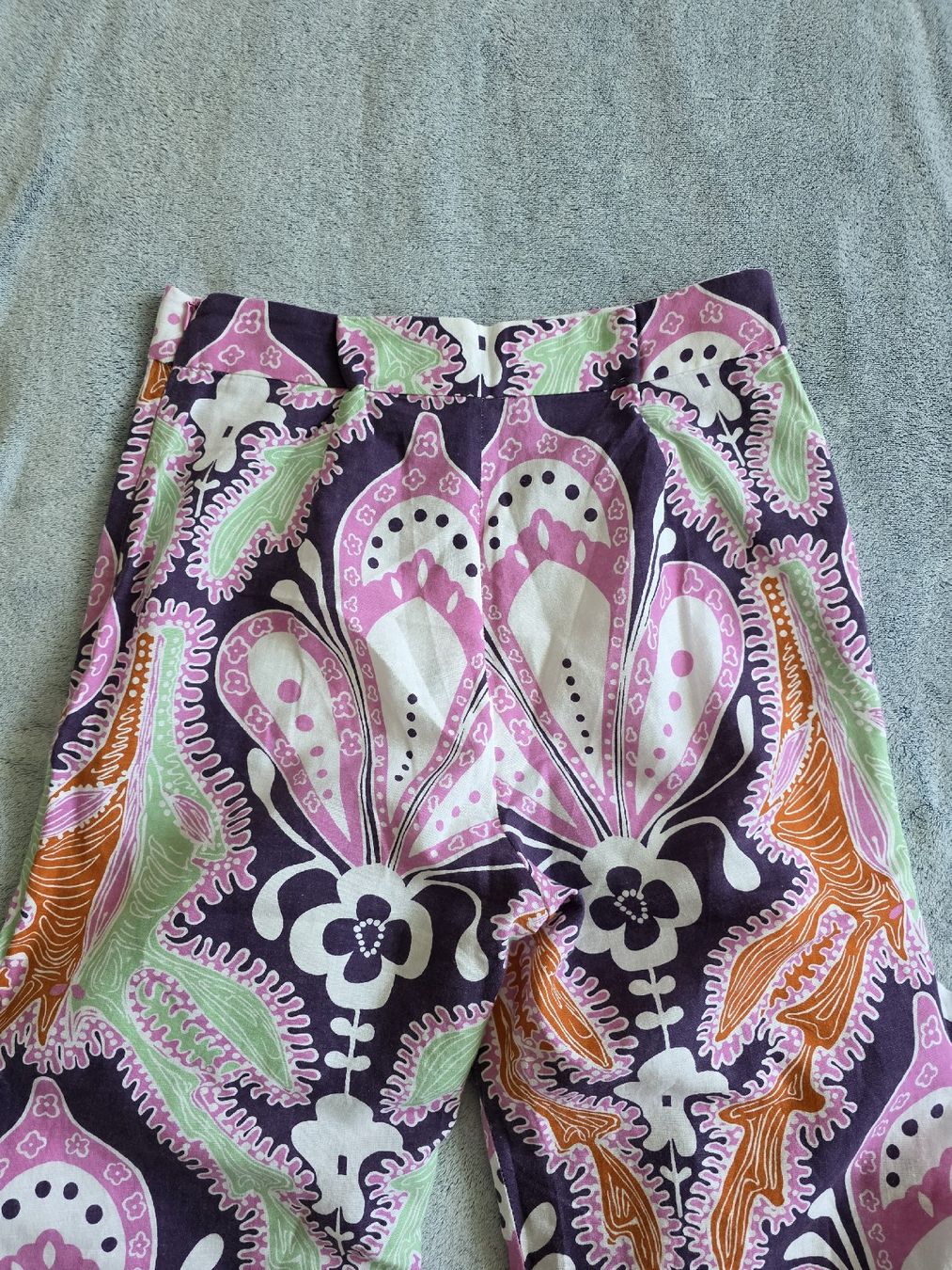 Zara Pantaloni: Zara Hose mit Muster, Grösse M – Usato da St Gallen venduto da vir_5kgt 7