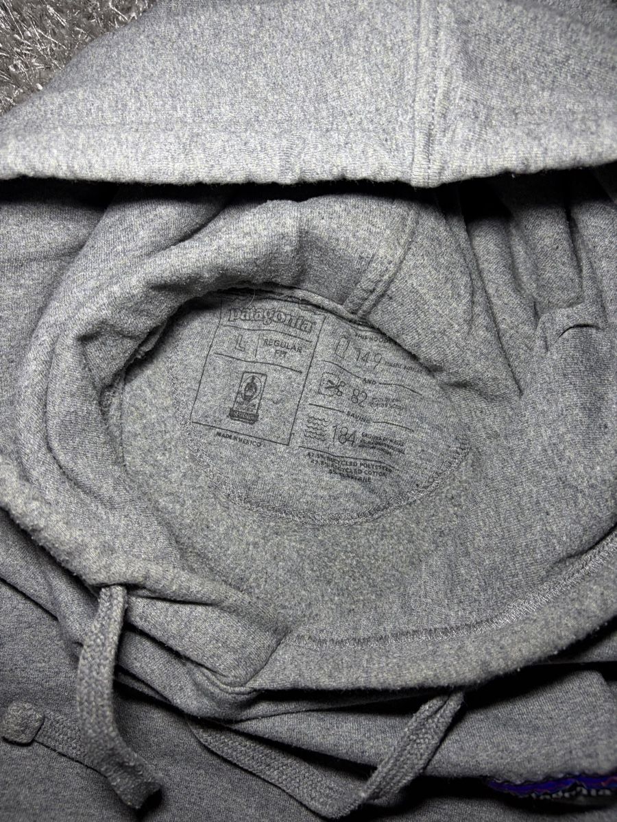 Patagonia Pullover & Sweatshirts: Patagonia Kapuzenpullover grau Grösse L – Gebraucht aus Brislach von edu_t6pq 4